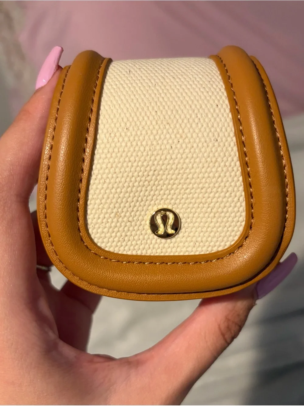Lululemon mini clip on